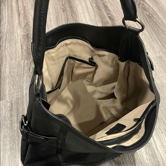 Black Leather Burberry bag - Picture 5 of 7